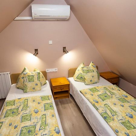 Cecey Apartman Eger Eksteriør bilde